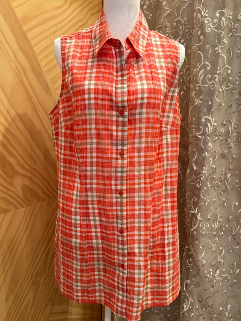Liz Claiborne cotton Sleeveless Button-Front Plaid Tunic in Coral and White